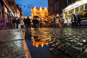 Dublin's Temple Bar area.  Photo b y Nico Kalser on Flickr. 