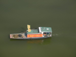 A small boat plies the Yangtze. Photo by Catharine Norton