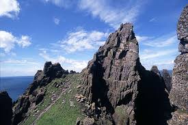 Craggy outcroppings add to the island's allure. 